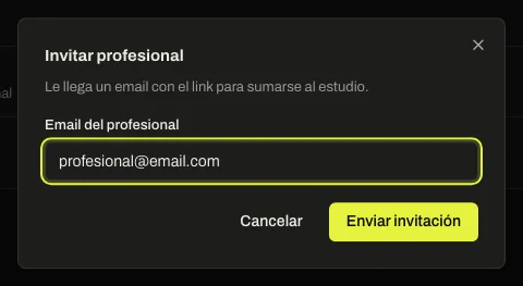 Diálogo “Invitar profesional” con un email cargado